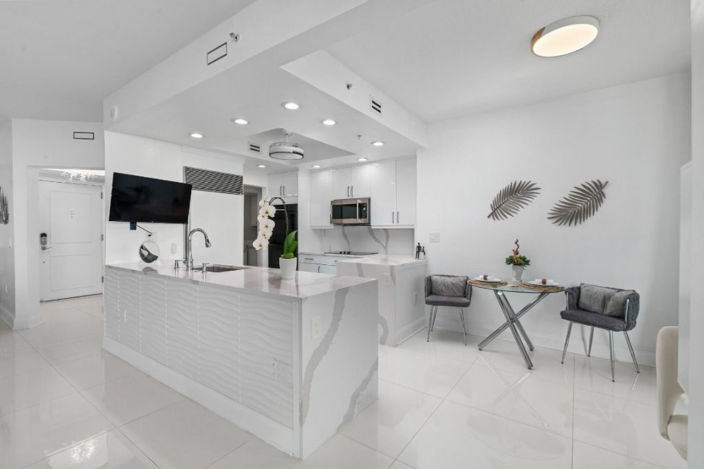 411 N New River Drive, Unit 2205, Fort Lauderdale, FL 33301 Photo