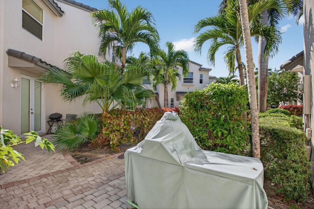1900 Oceanwalk Ln, Unit 138, Lauderdale by the Sea, FL 33062 Photo