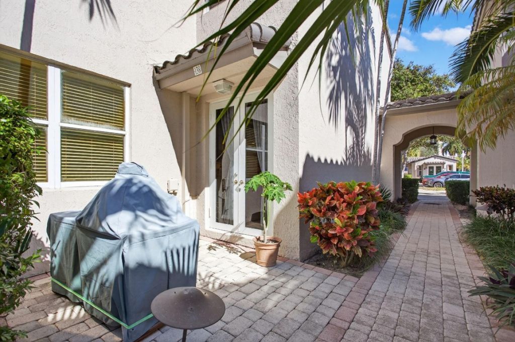 1900 Oceanwalk Ln, Unit 138, Lauderdale by the Sea, FL 33062 Photo