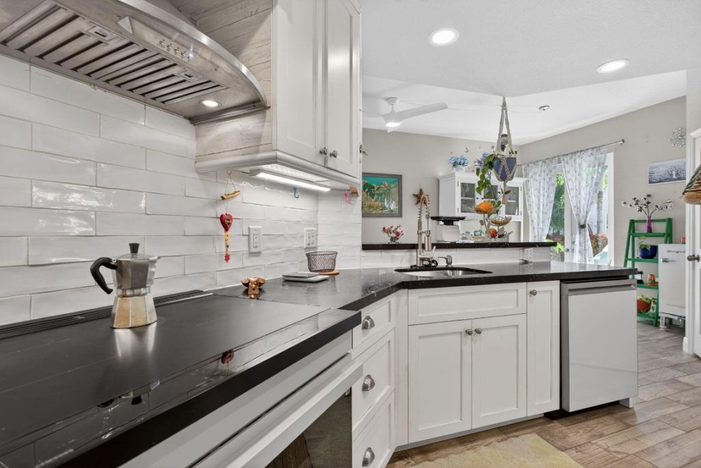 1900 Oceanwalk Ln, Unit 138, Lauderdale by the Sea, FL 33062 Photo