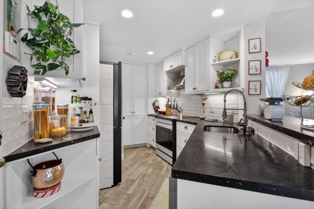 1900 Oceanwalk Ln, Unit 138, Lauderdale by the Sea, FL 33062 Photo