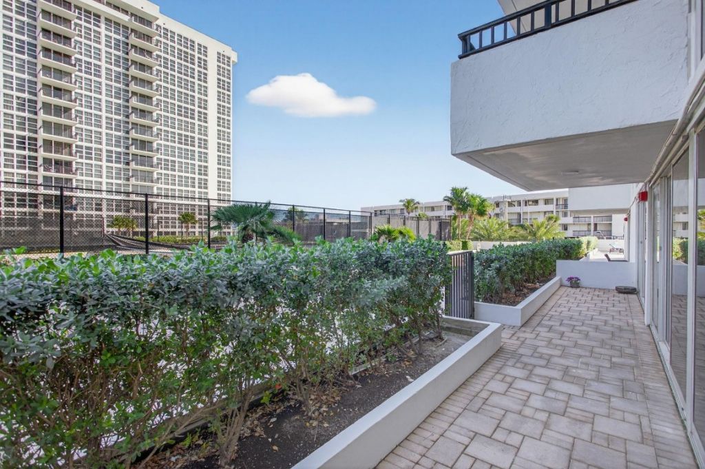 525 N Ocean Blvd, Unit 422, Pompano Beach, FL 33062 Photo