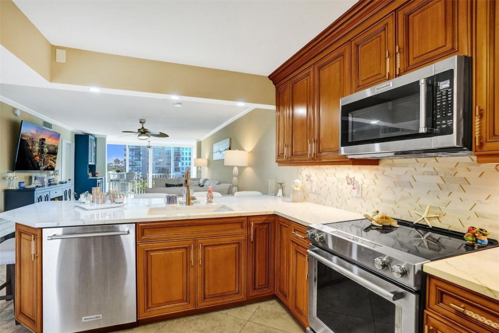 3180 NE 48th Court, Unit 404, Lighthouse Point, FL 33064 Photo