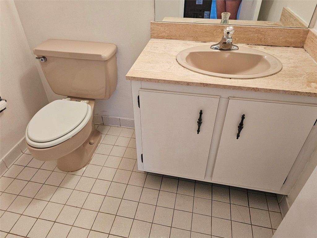 500 Three Islands Blvd, Unit 213, Hallandale Beach, FL 33009 Photo