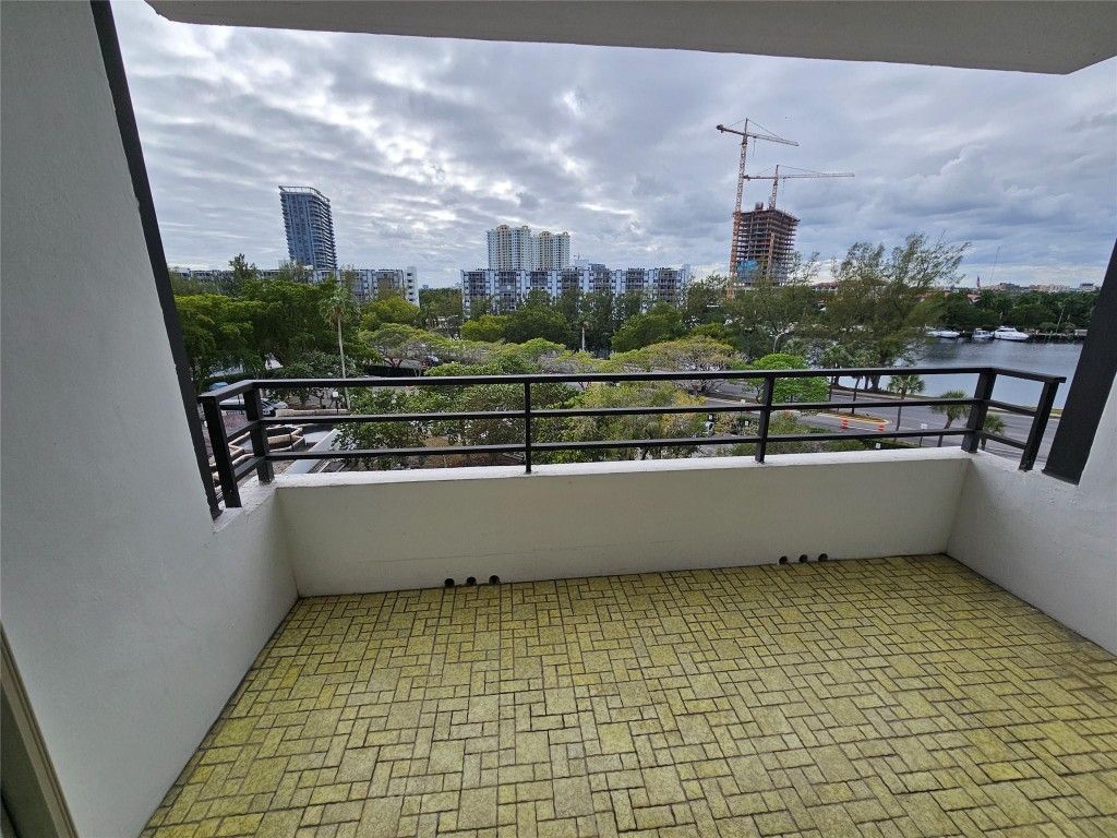 500 Three Islands Blvd, Unit 213, Hallandale Beach, FL 33009 Photo