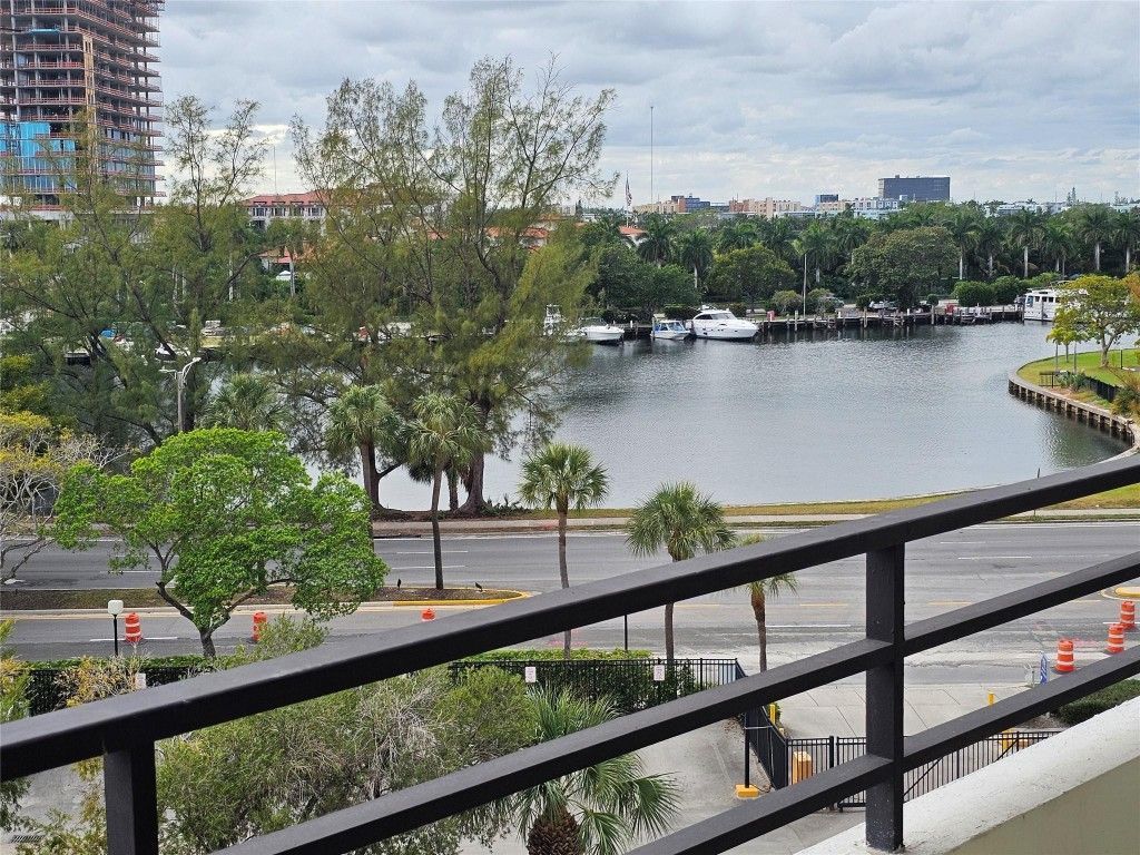 500 Three Islands Blvd, Unit 213, Hallandale Beach, FL 33009 Photo