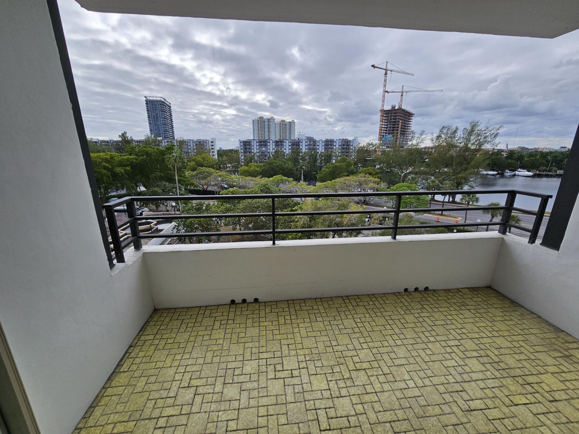 500 Three Islands Boulevard, Unit 213, Hallandale Beach, FL 33009 Photo