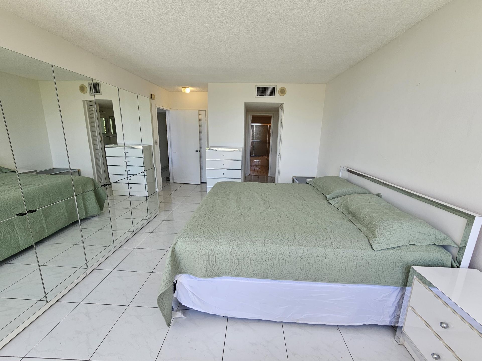 500 Three Islands Boulevard, Unit 213, Hallandale Beach, FL 33009 Photo