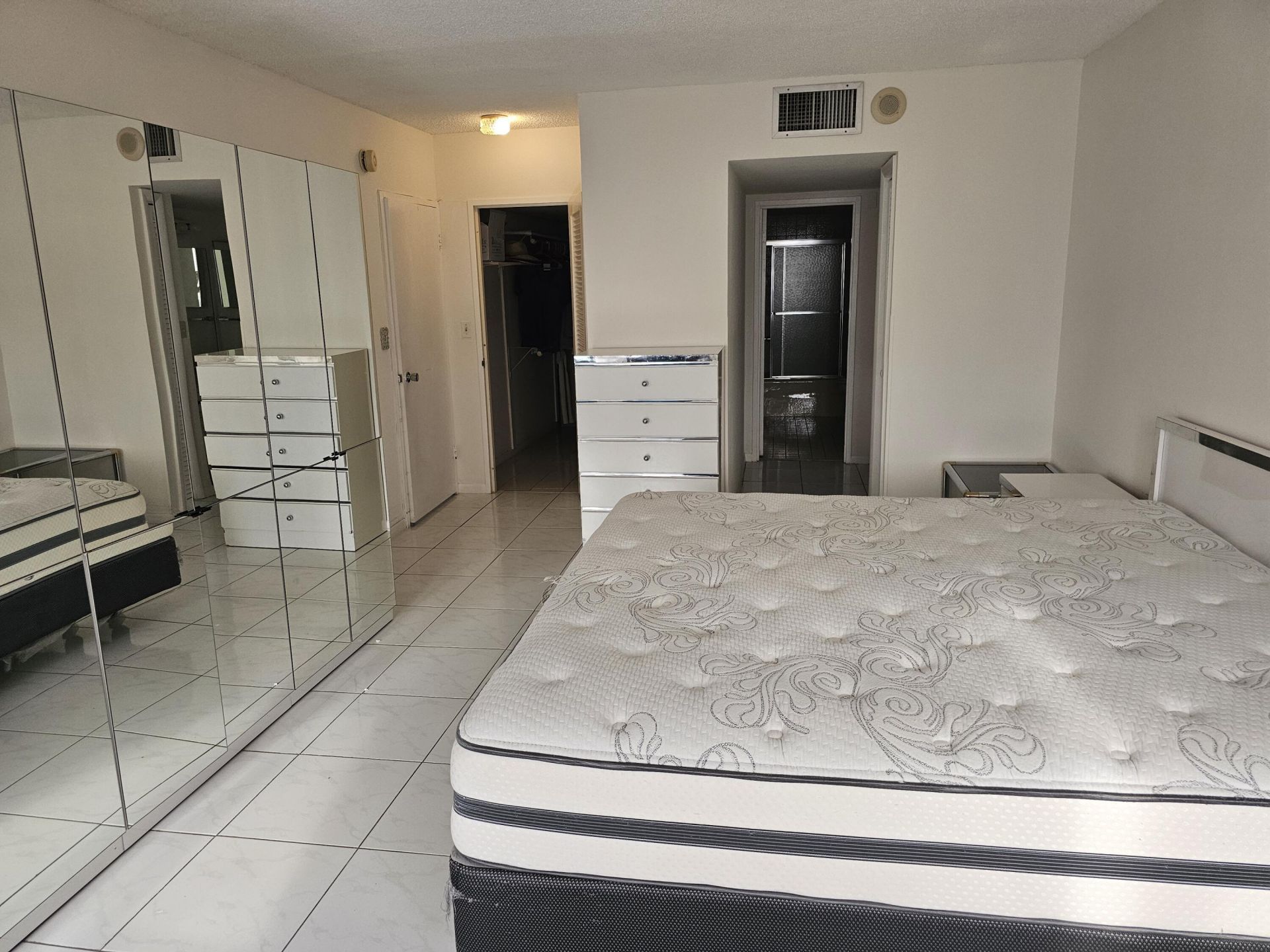 500 Three Islands Boulevard, Unit 213, Hallandale Beach, FL 33009 Photo