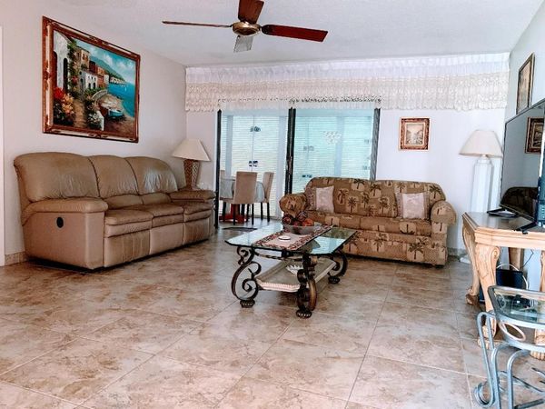 4140 NW 44th Avenue, Unit 405, Lauderdale Lakes, FL 33319