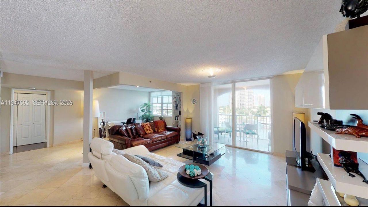 19877 E Country Club Dr , Unit 3608, Aventura, FL 33180 Photo