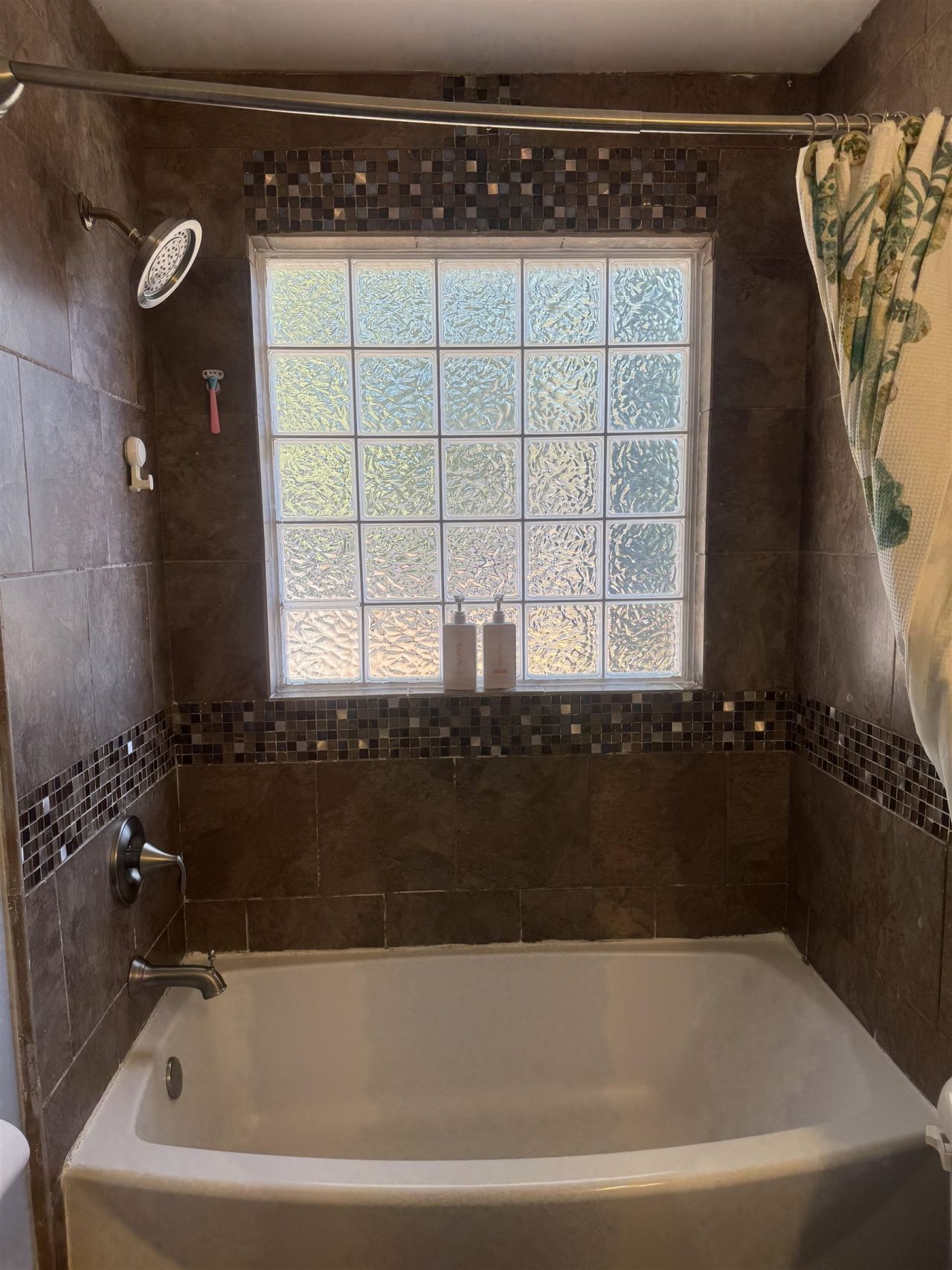 2427 Huntington Circle  Photo 8