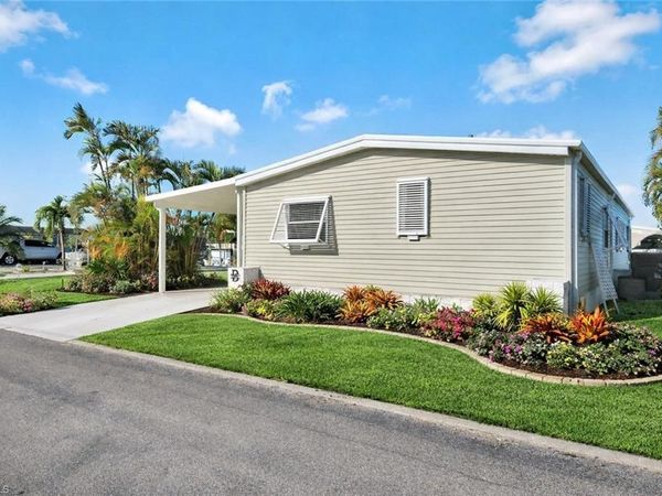 2971 Bounty LN, ST. JAMES CITY, FL 33956