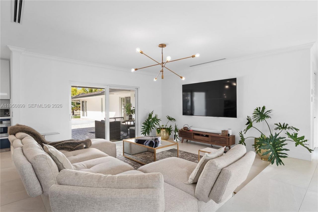 1071 NE 83rd St, Miami, FL 33138 Photo