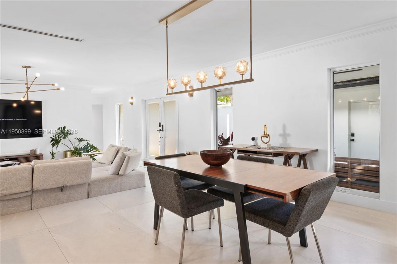 1071 NE 83rd St, Miami, FL 33138 Photo