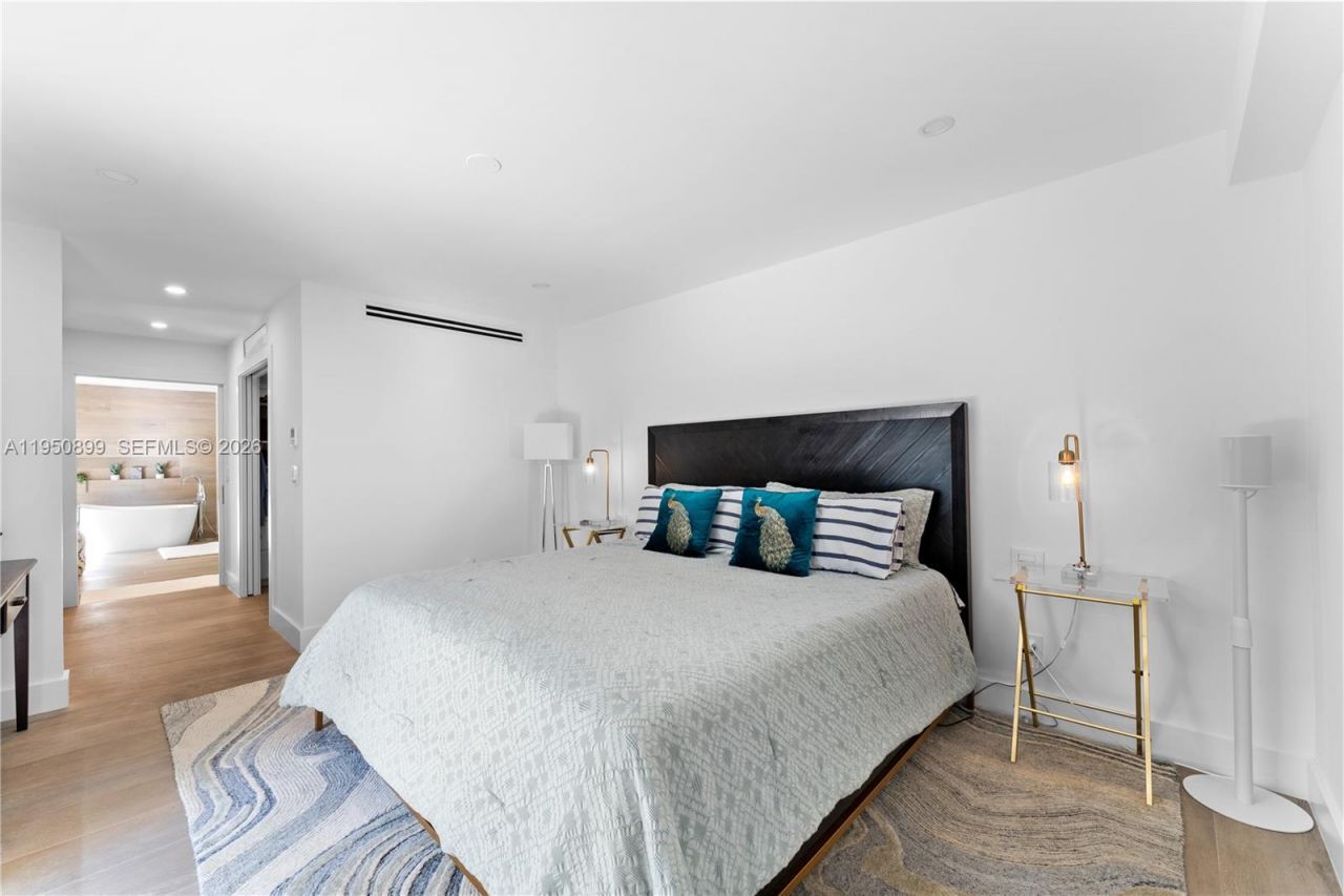 1071 NE 83rd St, Miami, FL 33138 Photo