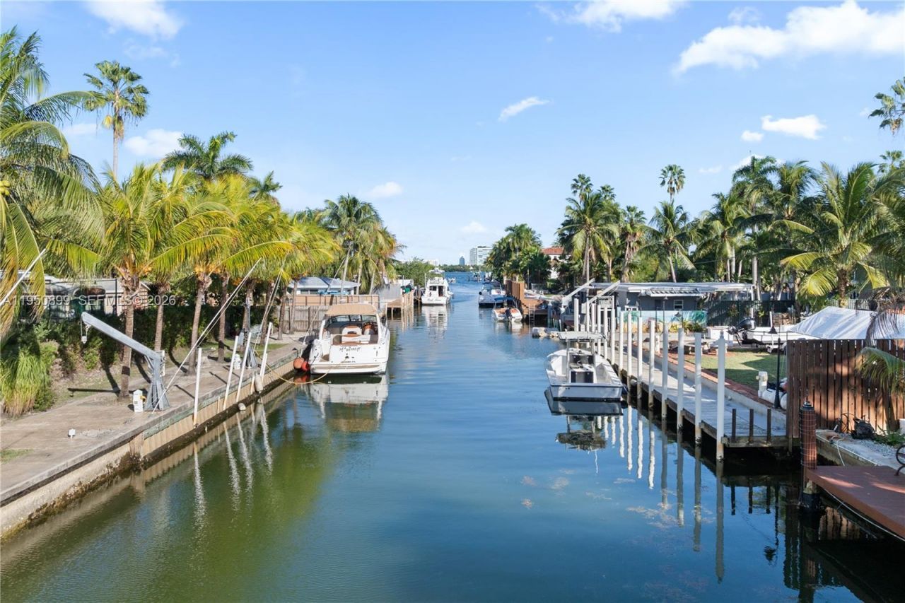 1071 NE 83rd St, Miami, FL 33138 Photo