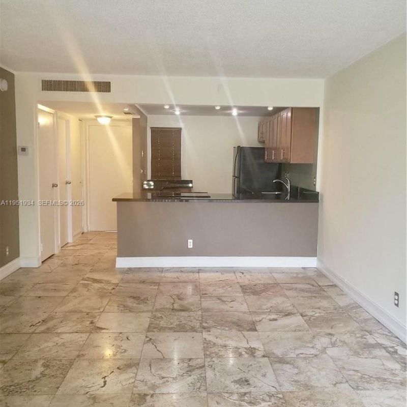 3401 N Country Club Dr , Unit 310, Aventura, FL 33180 Photo