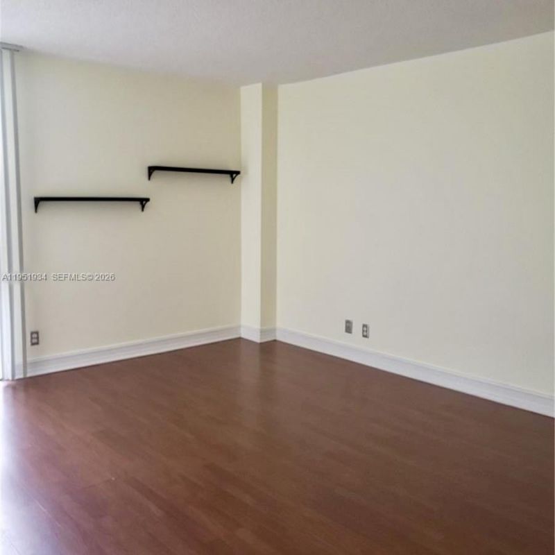 3401 N Country Club Dr , Unit 310, Aventura, FL 33180 Photo