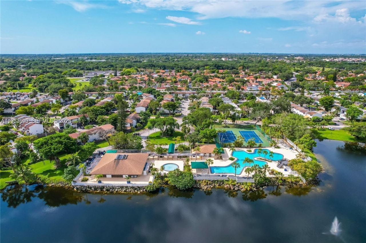 6949 SW 110th Ct, Unit 6949, Miami, FL 33173 Photo