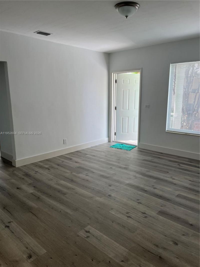 3330 NW 4th St , Miami, FL 33125 Photo