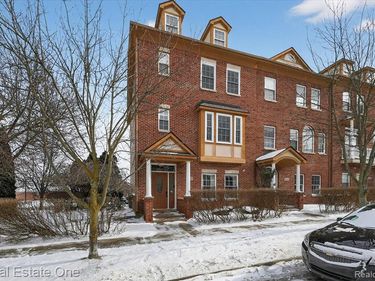 1615 Town Commons Drive, Howell, MI 48855