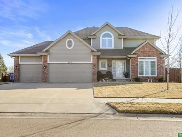 323 Pheasant Run Lane, Papillion, NE 68046