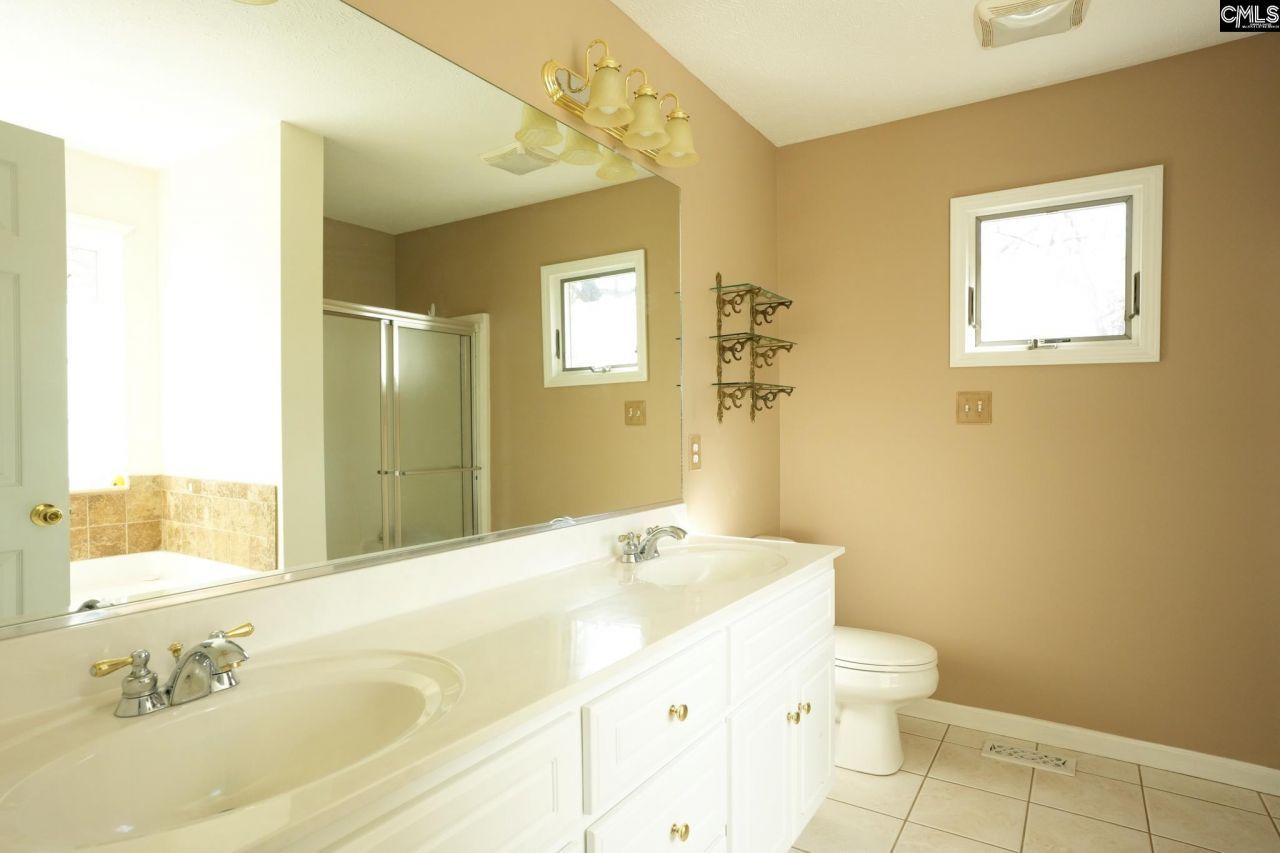 37 Summerset Court Photo 12