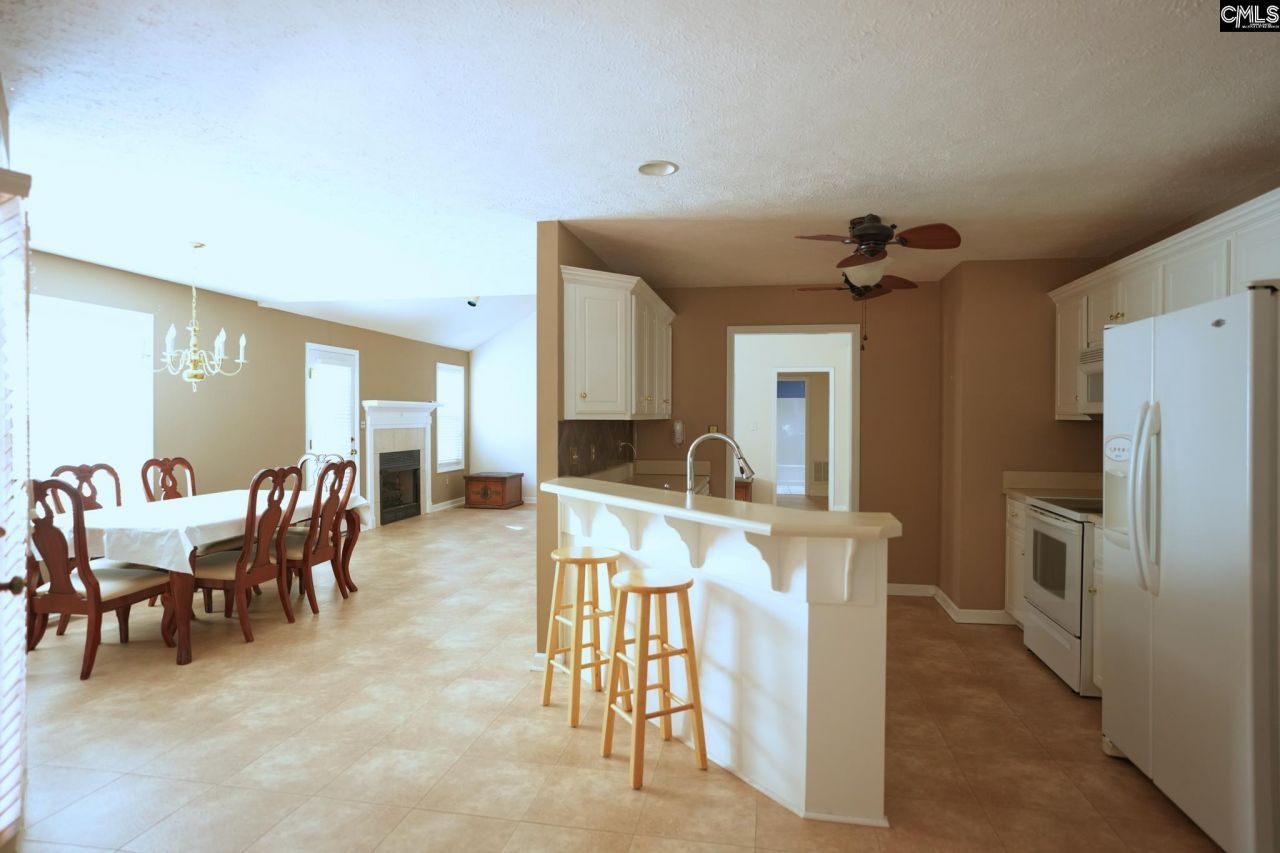 37 Summerset Court Photo 6