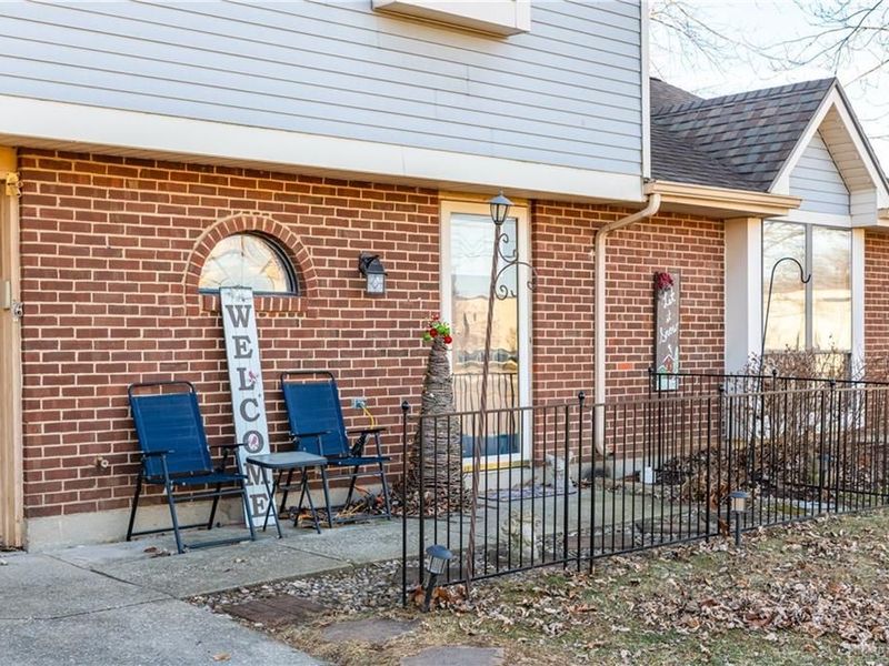 5686 Firegate Court, Huber Heights, OH 45424 Photo 2