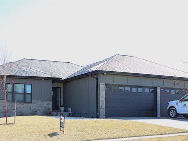 1046 N 107 Street N, Lincoln, NE 68527