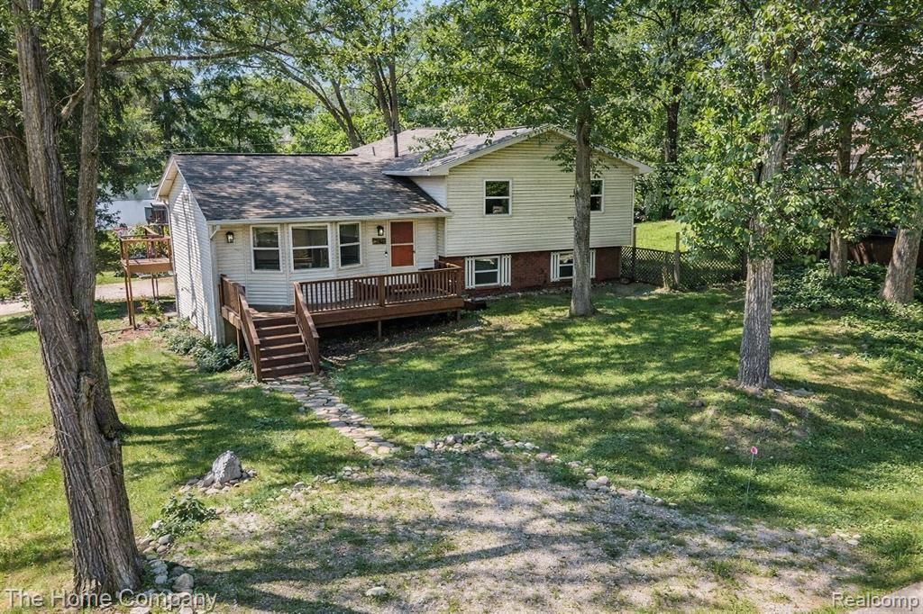 3821 Langley Drive, Hamburg Township, MI 48169 Main Photo