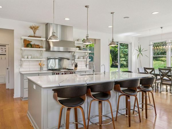 1631 Deephaven Drive, Woodbury, MN 55129