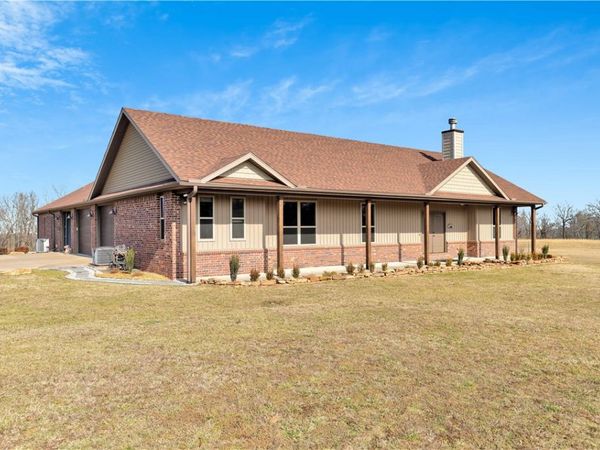 11498 Tony Mountain Road, Fayetteville, AR 72701