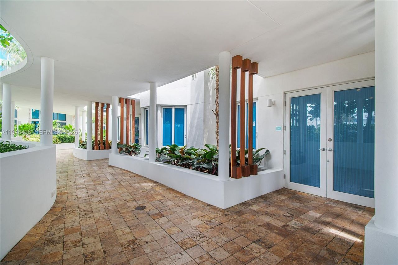 50 S Pointe Dr, Unit TWN2, Miami Beach, FL 33139 Photo