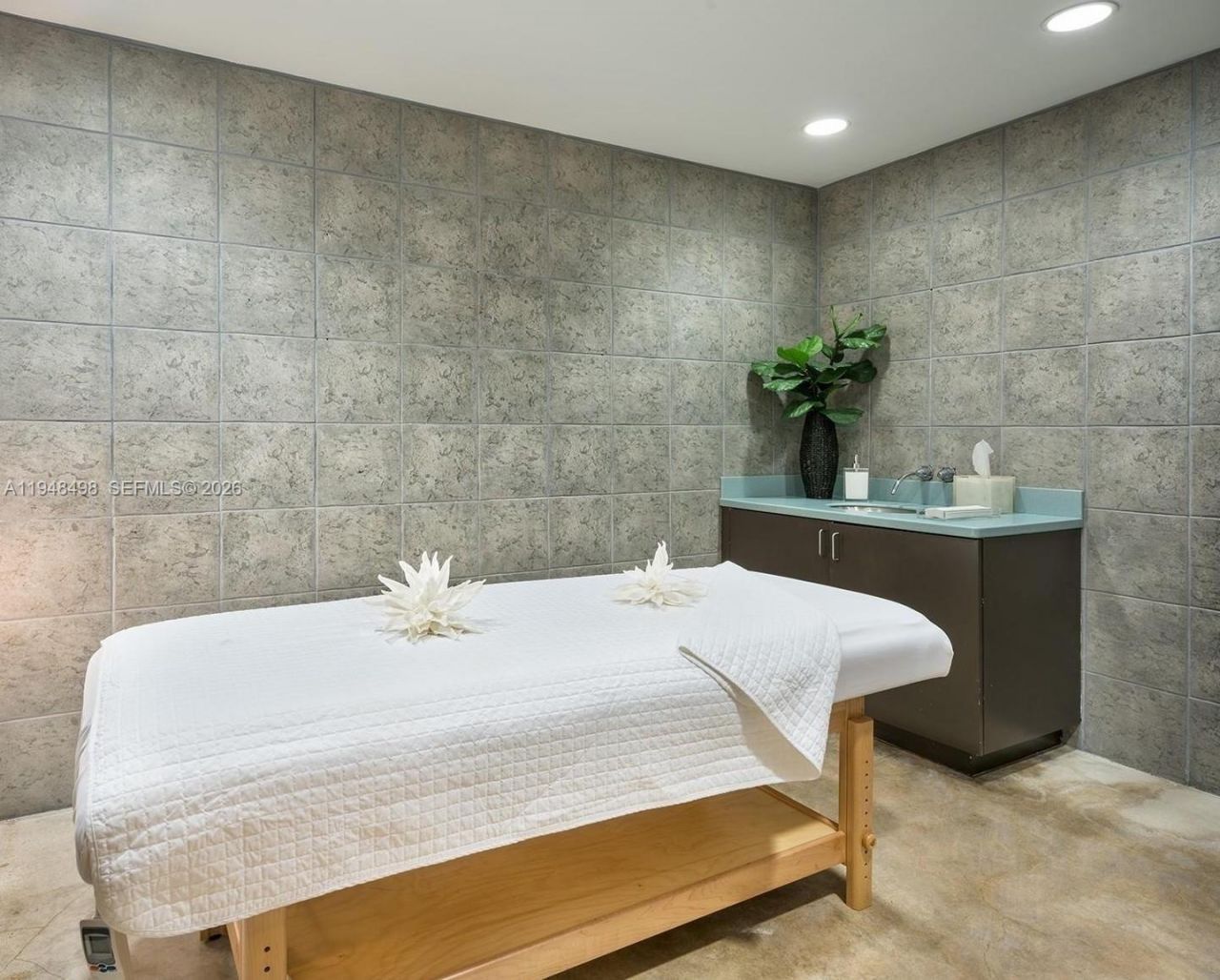 50 S Pointe Dr, Unit TWN2, Miami Beach, FL 33139 Photo