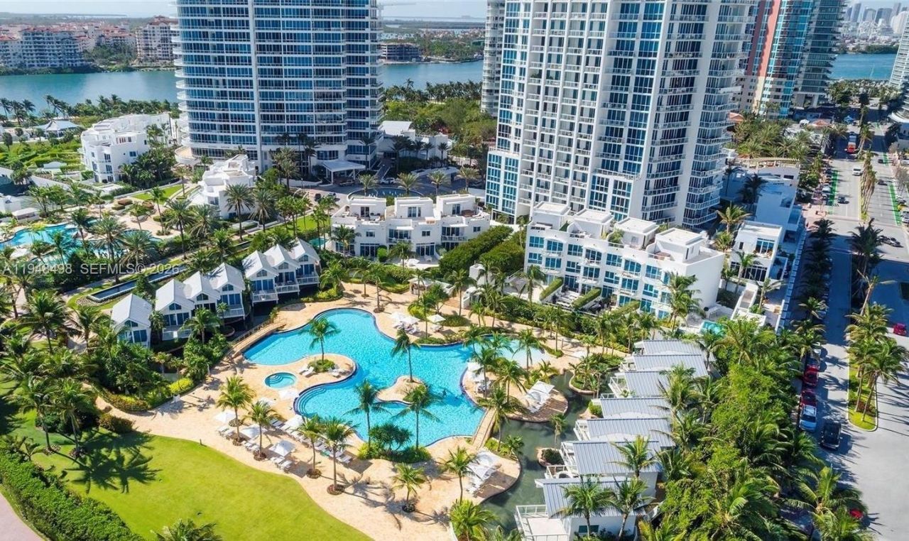 50 S Pointe Dr, Unit TWN2, Miami Beach, FL 33139 Photo