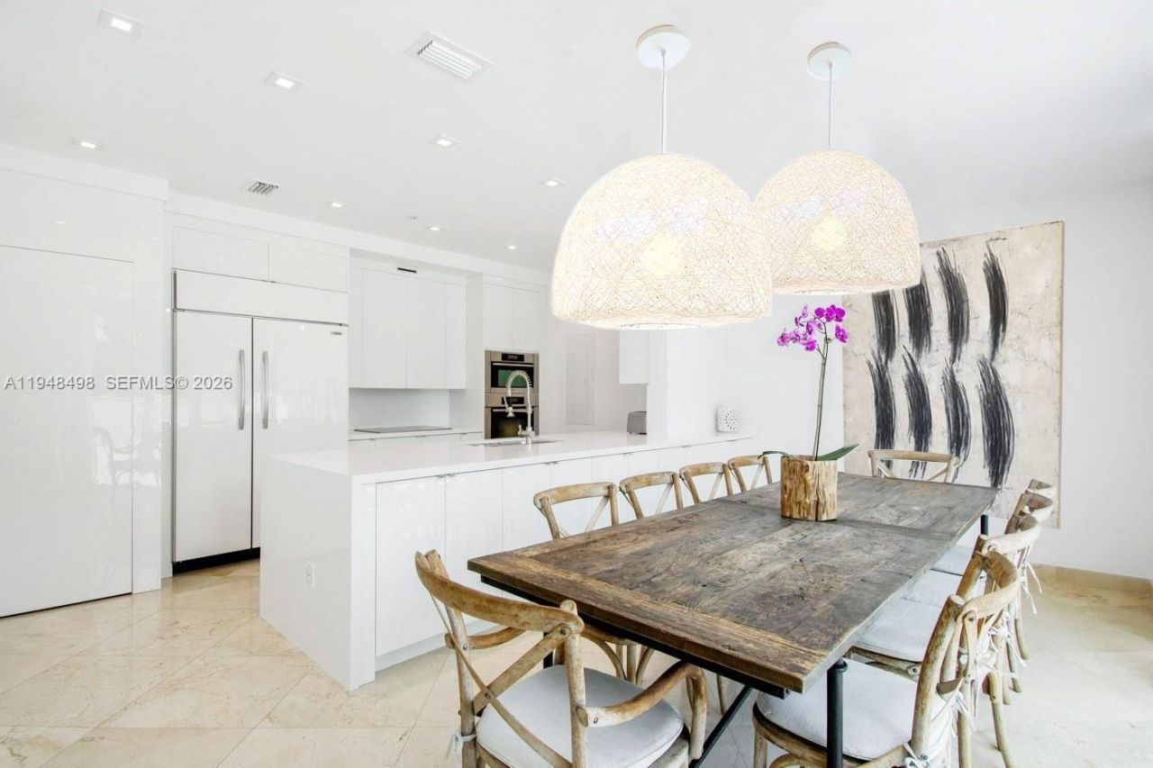 50 S Pointe Dr, Unit TWN2, Miami Beach, FL 33139 Photo