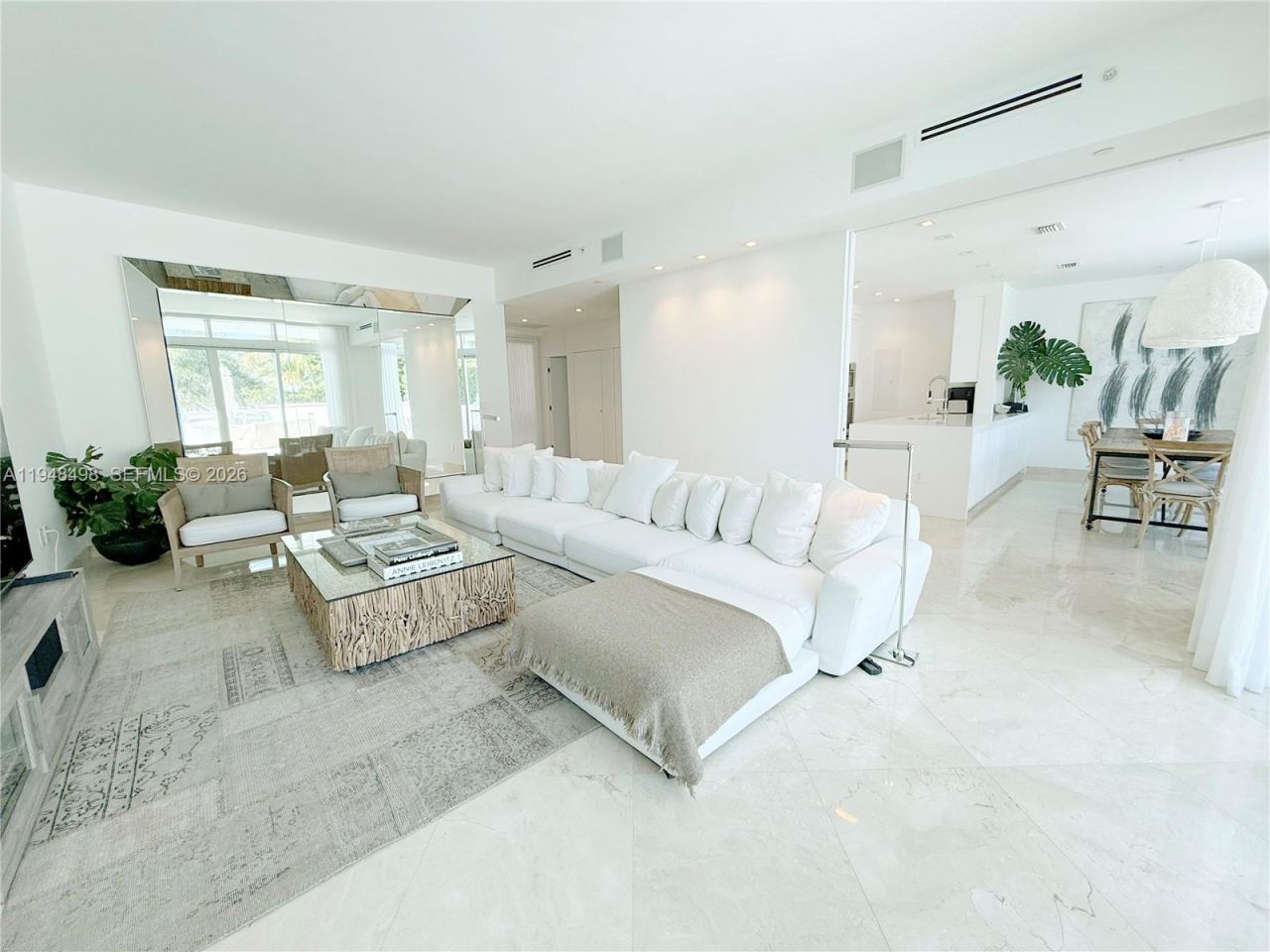 50 S Pointe Dr, Unit TWN2, Miami Beach, FL 33139 Photo
