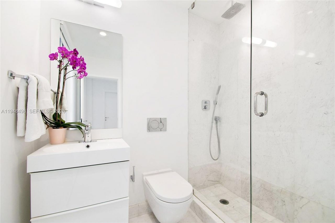 50 S Pointe Dr, Unit TWN2, Miami Beach, FL 33139 Photo