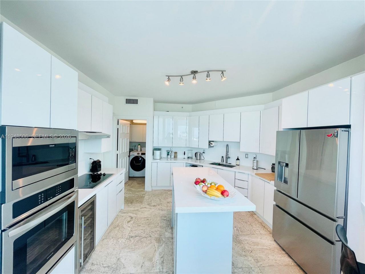 300 S Pointe Dr , Unit 705, Miami Beach, FL 33139 Photo