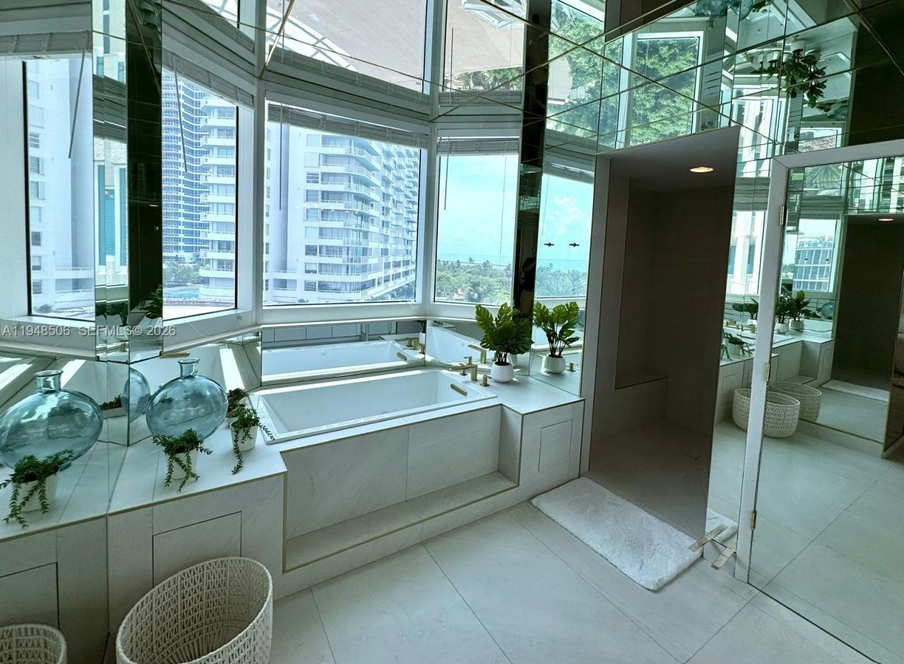 300 S Pointe Dr , Unit 705, Miami Beach, FL 33139 Photo