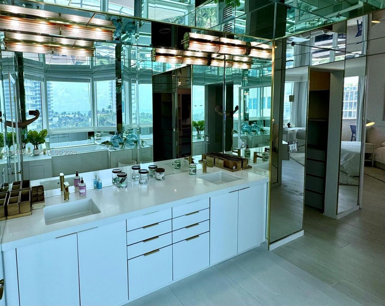 300 S Pointe Dr , Unit 705, Miami Beach, FL 33139 Photo