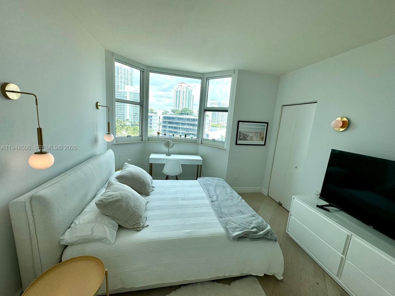 300 S Pointe Dr , Unit 705, Miami Beach, FL 33139 Photo