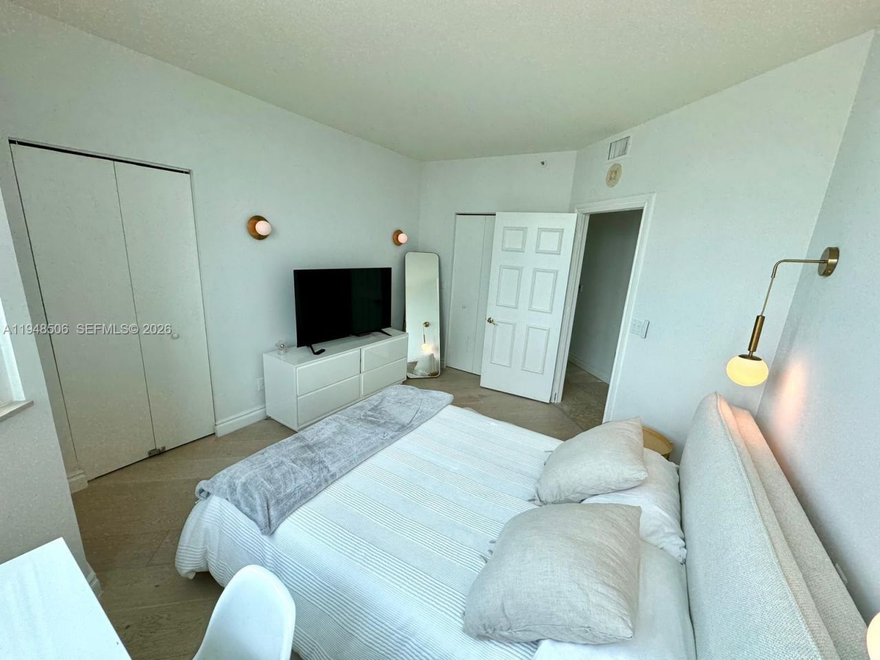 300 S Pointe Dr , Unit 705, Miami Beach, FL 33139 Photo