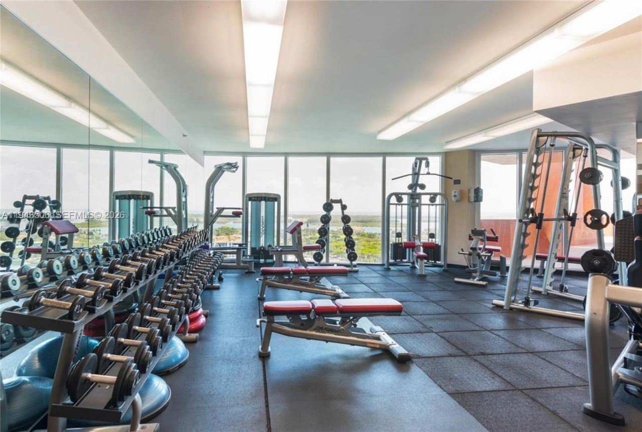 300 S Pointe Dr , Unit 705, Miami Beach, FL 33139 Photo