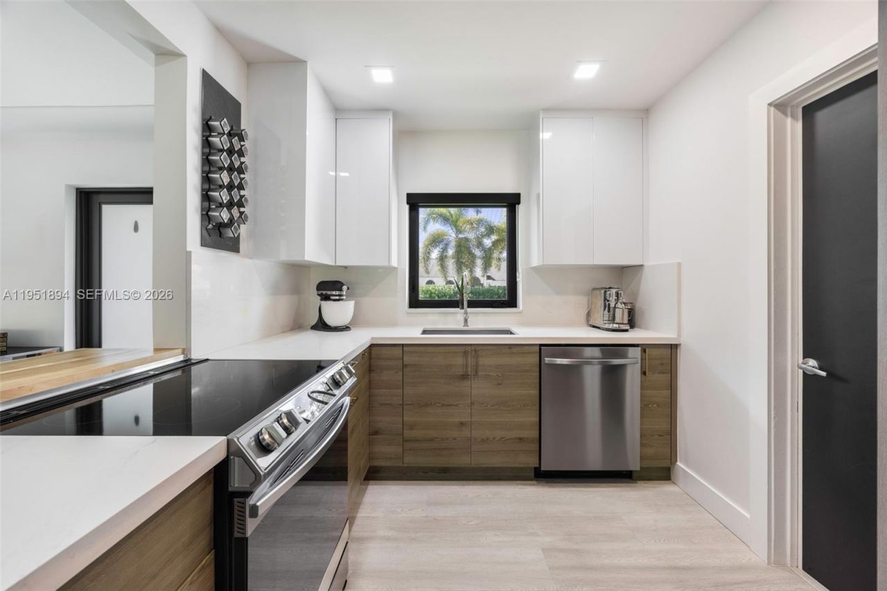 07325 SW 102nd St, Pinecrest, FL 33156 Photo