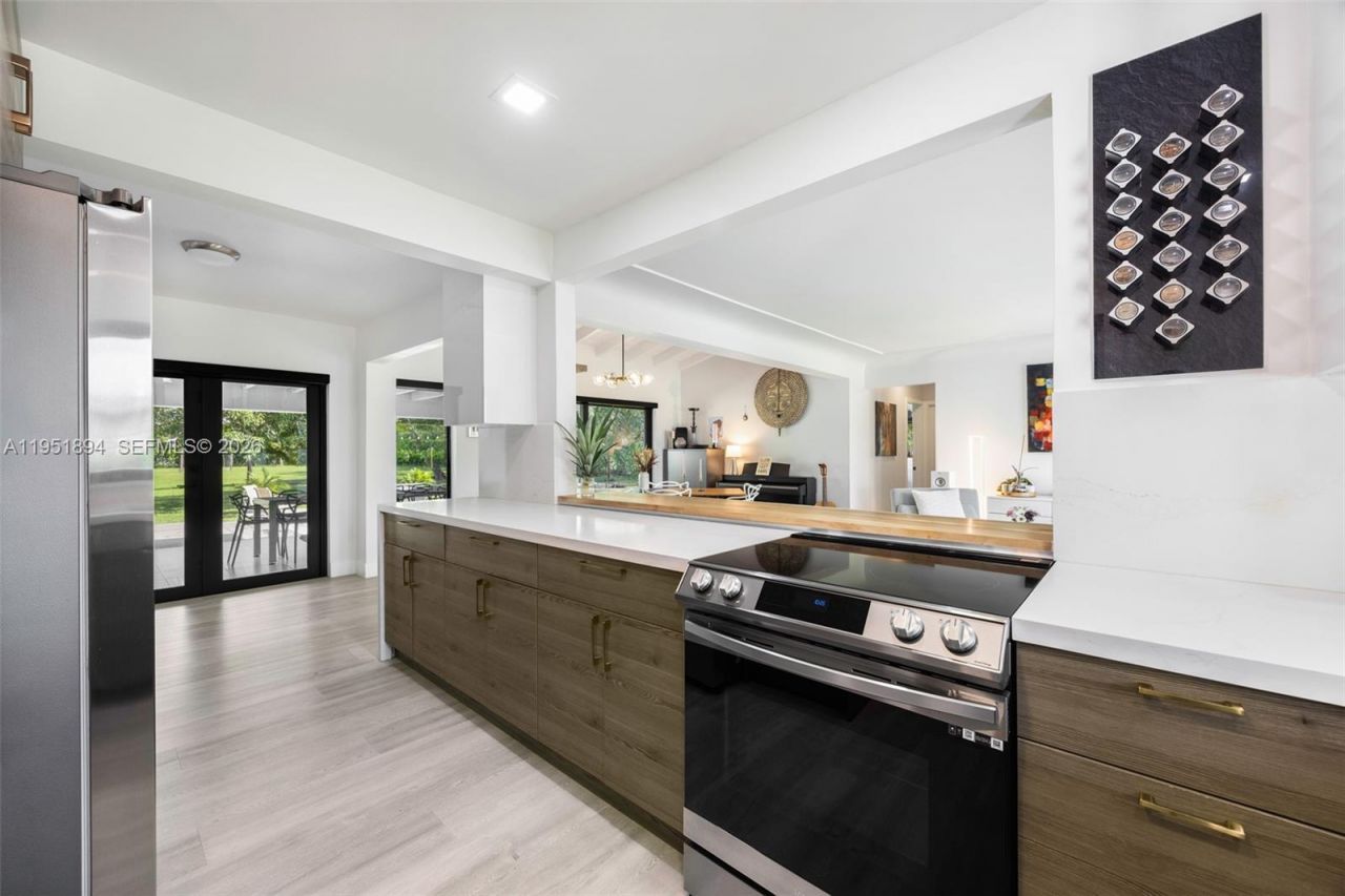 07325 SW 102nd St, Pinecrest, FL 33156 Photo