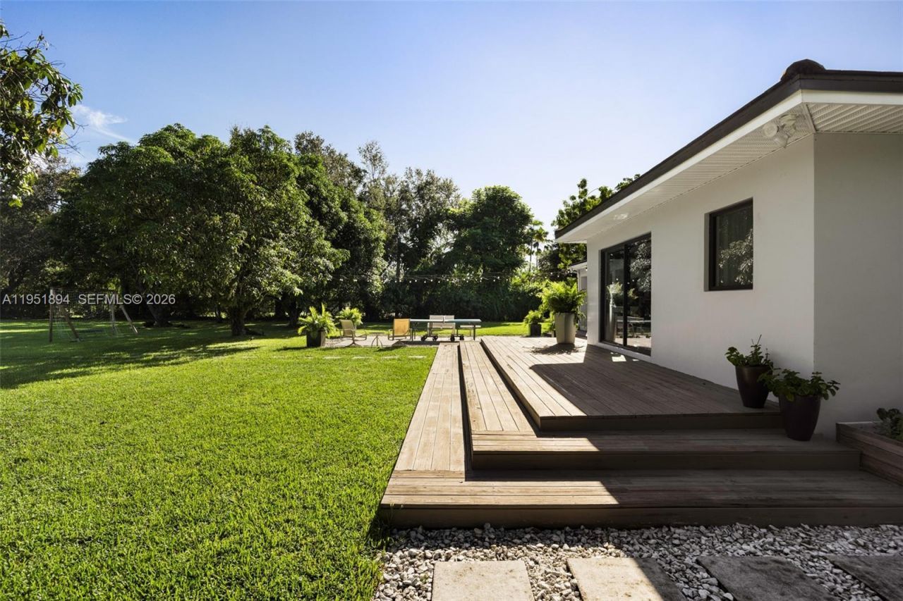 07325 SW 102nd St, Pinecrest, FL 33156 Photo