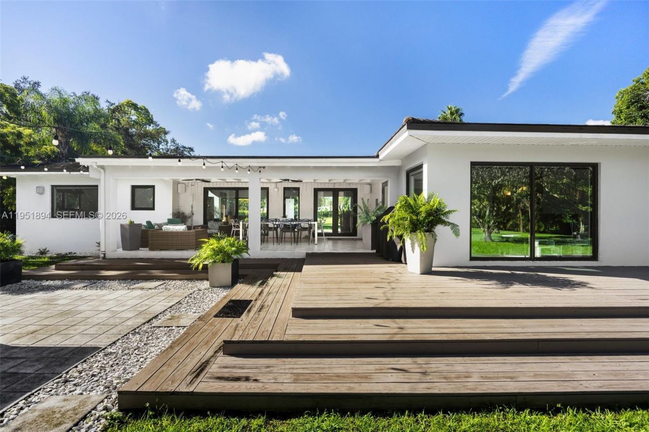 07325 SW 102nd St, Pinecrest, FL 33156 Photo